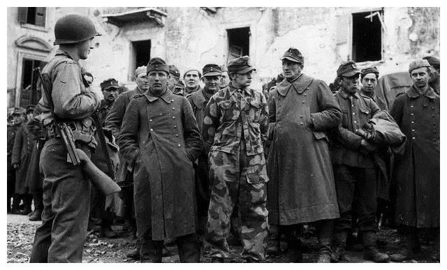 记录第二次世界大战战败投降后的德军士兵史实照片还原当时场景