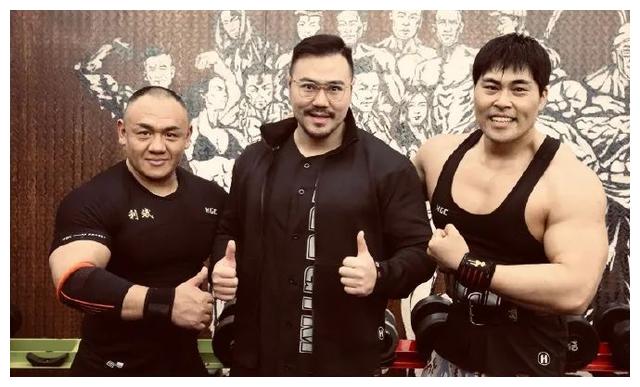 他身高185公分体重200斤曾是影视剧里的肌肉担当