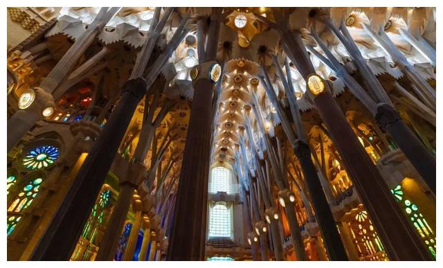 盖了136年终于要完工！结果被曝是“违章建筑”，罚款近3亿元休闲区蓝鸢梦想 - Www.slyday.coM