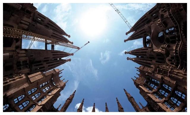 盖了136年终于要完工！结果被曝是“违章建筑”，罚款近3亿元休闲区蓝鸢梦想 - Www.slyday.coM