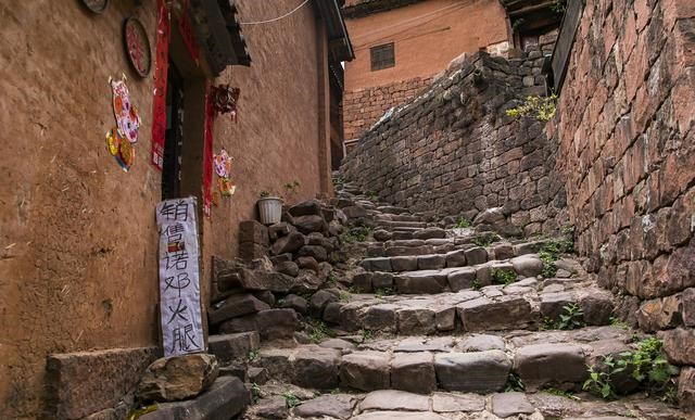 云南省唯一没有改过名字的村落，距今1000年，这才是世外桃源休闲区蓝鸢梦想 - Www.slyday.coM