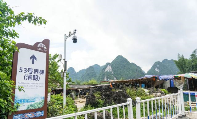 实访中越边境53号界碑,对游客关闭,但越南商贩还在痴痴守候