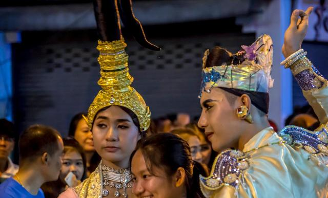 中国游客在泰国最头疼的事，分不清男女时，不知该叫美女还是帅哥休闲区蓝鸢梦想 - Www.slyday.coM