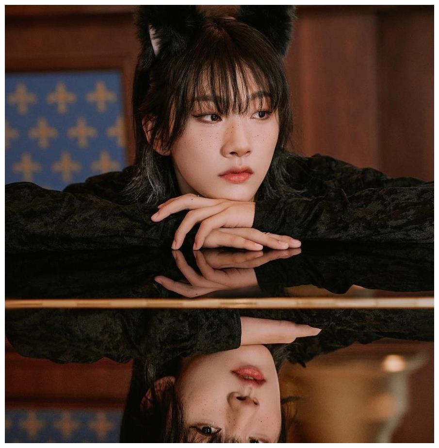 创四学员魔法造型米卡高贵像王子刘彰的手成为焦点