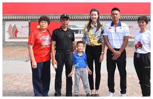 26米的身高被中国人熟知一样,林丹和谢杏芳的身高也是如此,因为两个