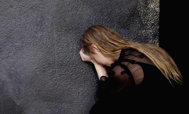 些深夜发文充满忧愁伤感,诸多消极感慨的人,往往都是在现实生活中感受