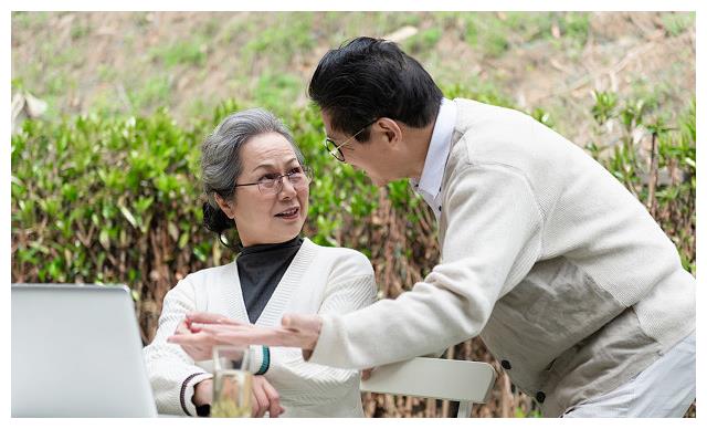 杭卅杭刊保奶做家务兼带小孩工资多少家τ保姆工作月工资大概多少?