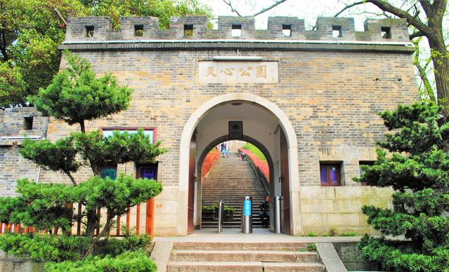 除了天心阁,还有湖南第一师范,何绍基墓,白沙古井,走马楼,宋福王墓