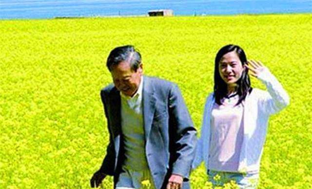 54岁“爷孙恋”，翁帆回应质疑：我只是选择了一条人迹更稀少的路休闲区蓝鸢梦想 - Www.slyday.coM