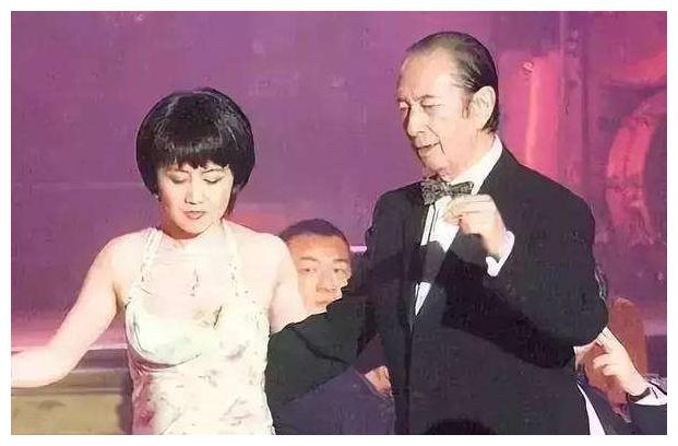 赌王何鸿燊病逝之后,利智频繁被恶意消费,李连杰或将动真格反击