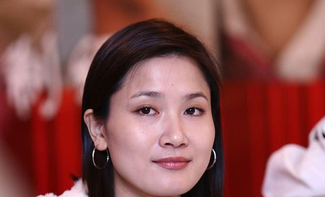 嫁大11岁侯勇产后被抛弃,前夫三婚再娶90后,她却独自带娃|潘雨辰|90后