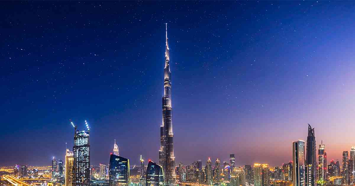 迪拜塔828米的摩天大楼让人心生敬畏