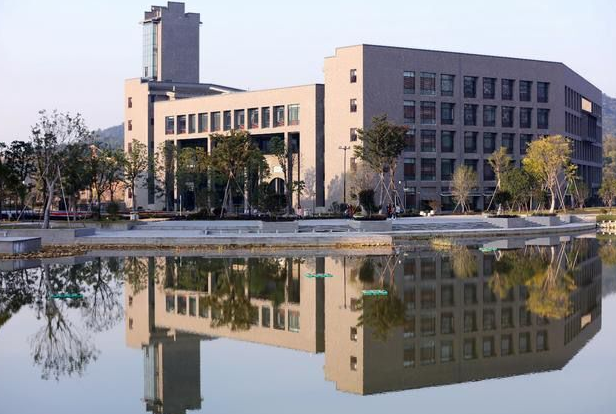 华为校招大学名单有三所双非学校 内部人士:阿里也不会卡他们学历