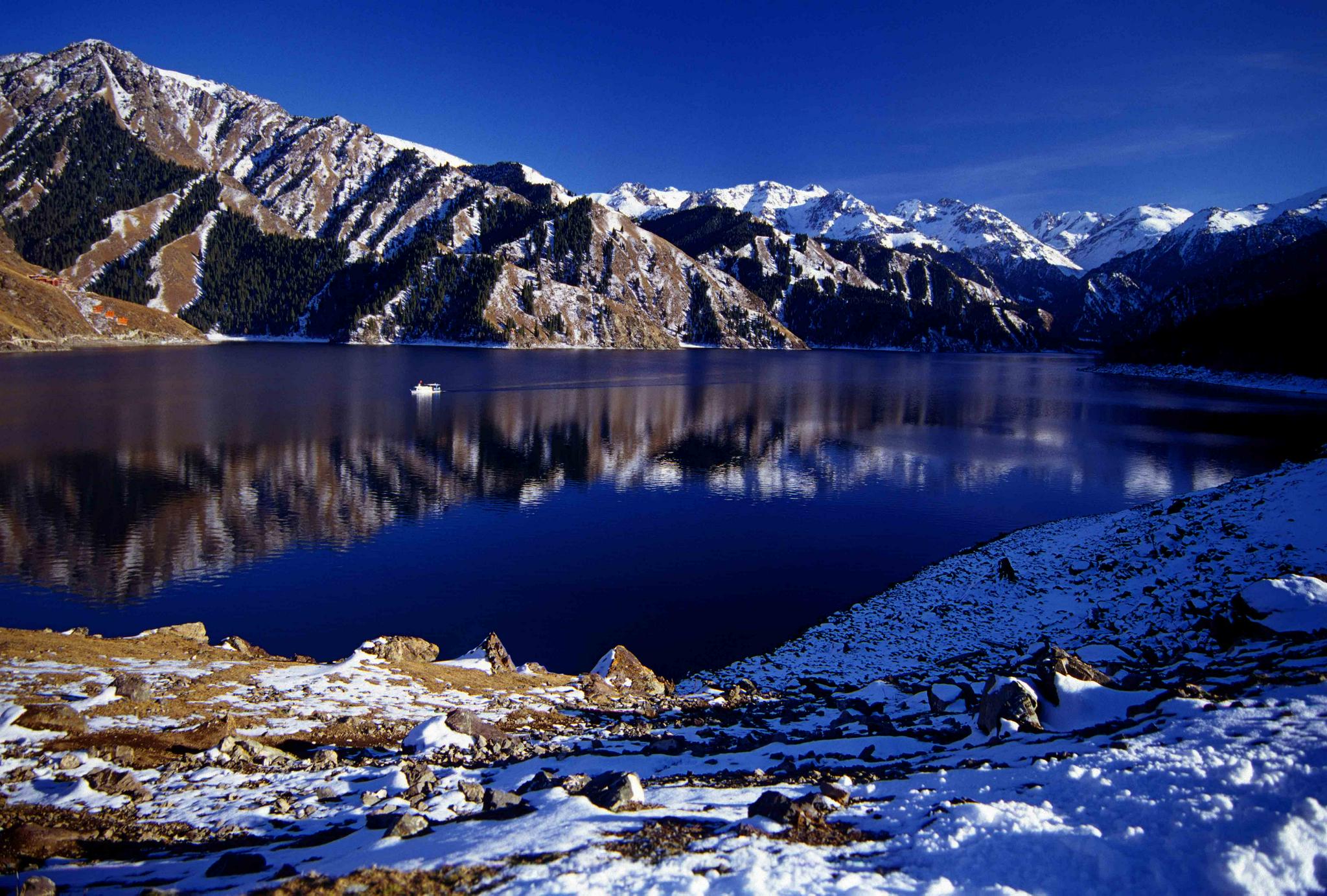 走进天山天池,一个高山湖泊美到极致的景区,适合自驾游玩|西小天池