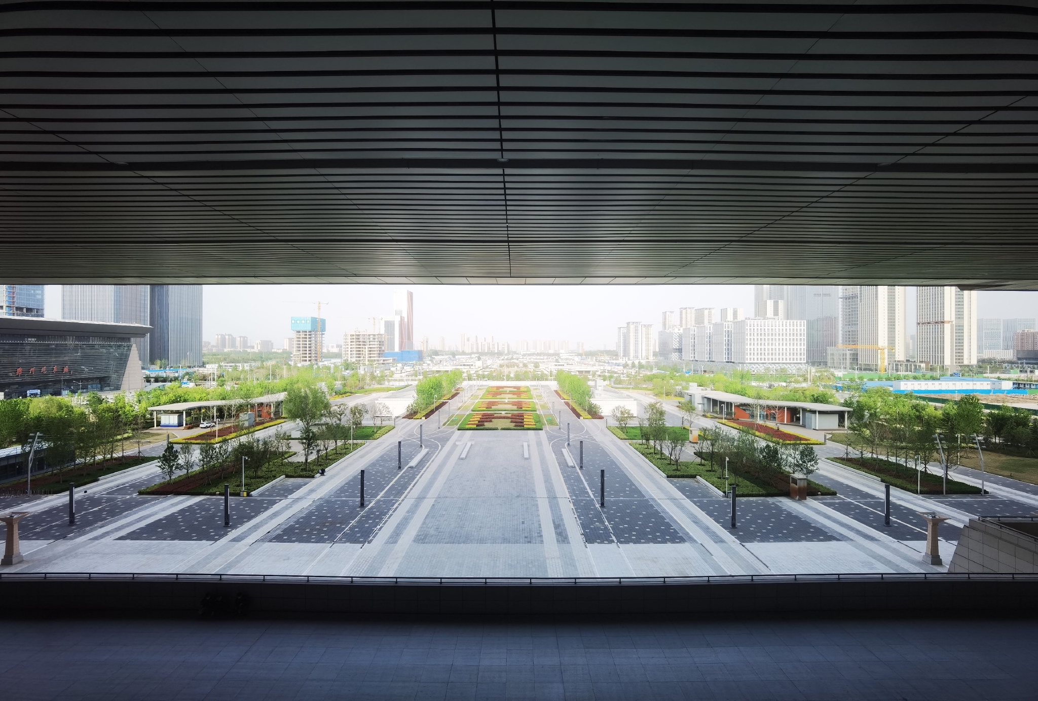 打卡郑州东站:俯瞰远看东广场