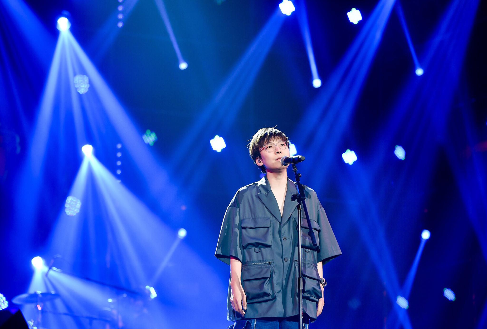 6首live联唱 王啸坤"4k音乐现场"献新歌首秀