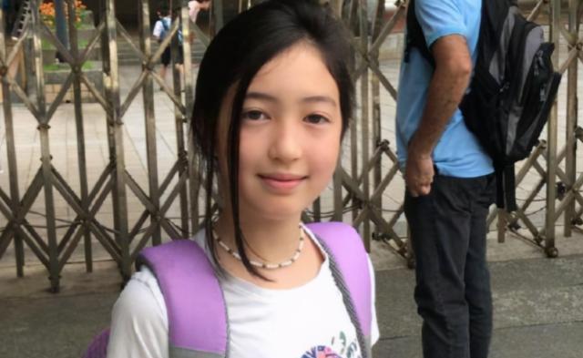 夏天整容式长大小时候是堪称最美星二代如今却模样大变