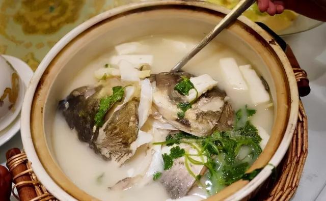 宜昌十大名菜之九、宜 昌 扣 肉,之十、清 江 鱼 头