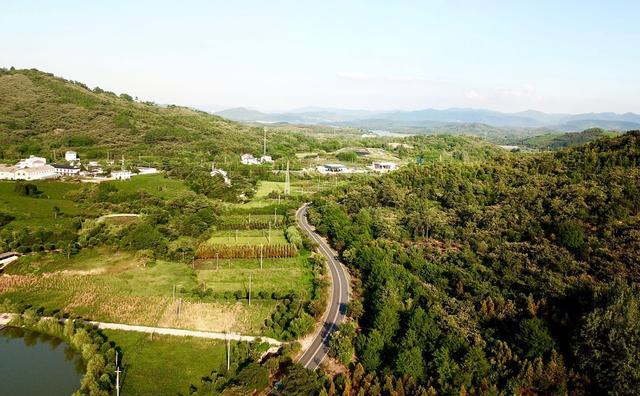 江苏有个最适合自驾的公路,被当地人称为彩虹公路,你去过吗休闲区蓝鸢梦想 - Www.slyday.coM 江苏有个最适合自驾的公路,被当地人称为彩虹公路,你去过吗休闲区蓝鸢梦想 - Www.slyday.coM