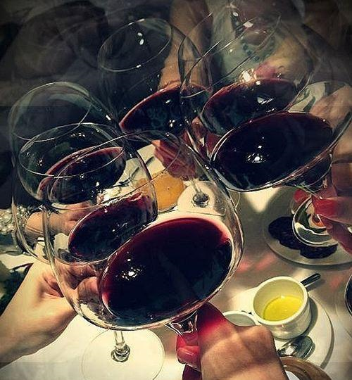 为什么喝红酒只倒三分之一估计很多人不清楚不要不懂装懂