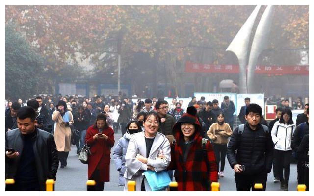 “9加9除3”等于多少?不了全班无一人答对,老师给出最终答案休闲区蓝鸢梦想 - Www.slyday.coM