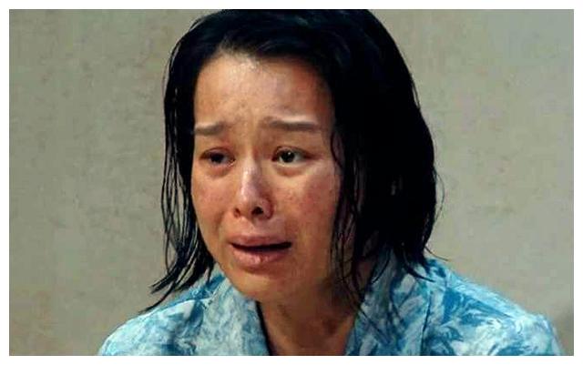 有种励志叫胡杏儿40岁生二胎一年后靠邋遢形象赢得掌声