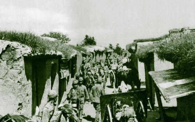 日寇进攻津浦线老照片这支部队最后被中国军队打光长官被撤职