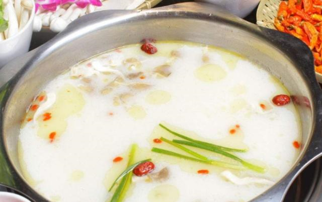 火锅店老板这样的清汤是假骨汤香也不要点点的都是傻瓜