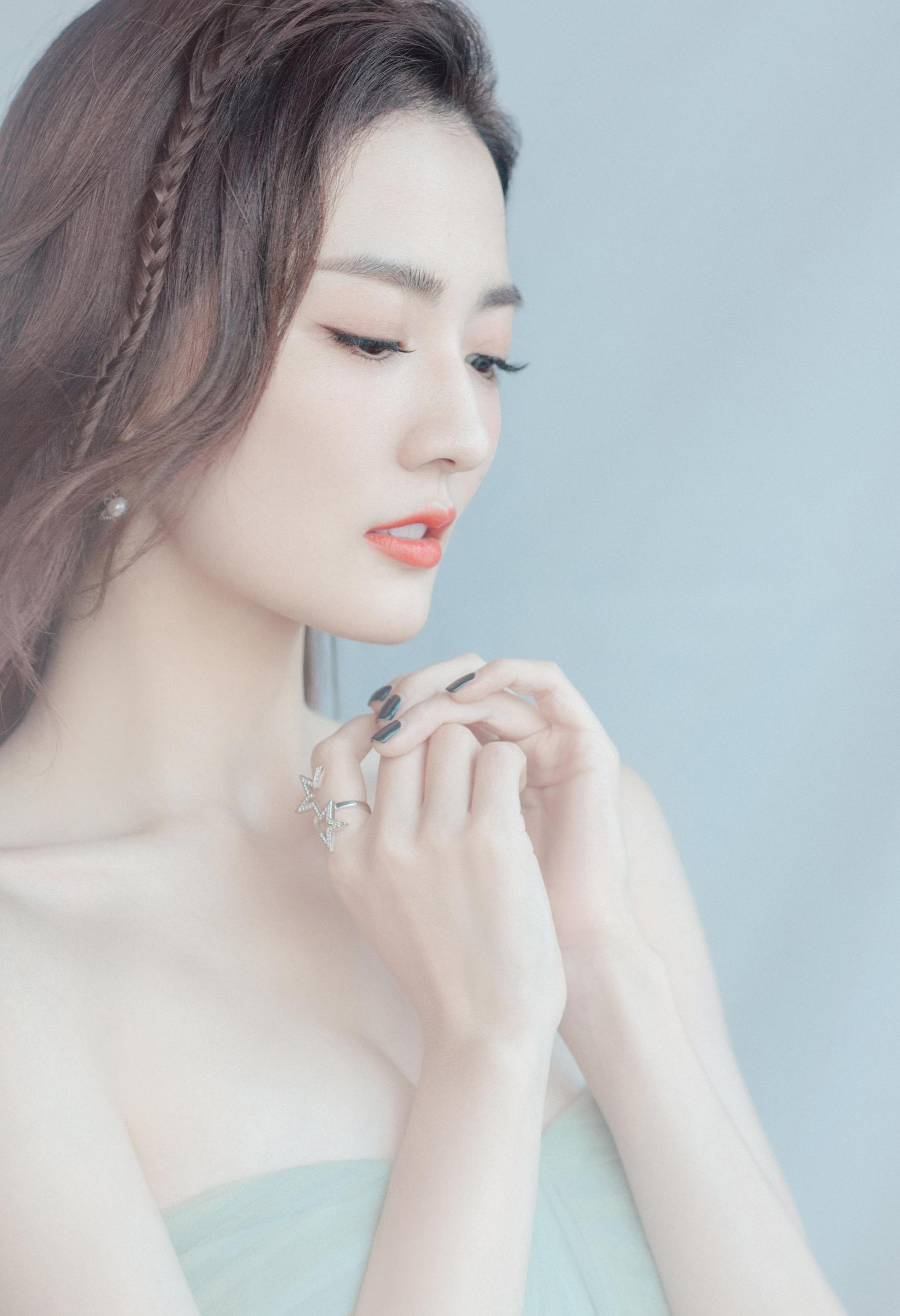 女神徐璐:第6810期气质潮流美图欣赏