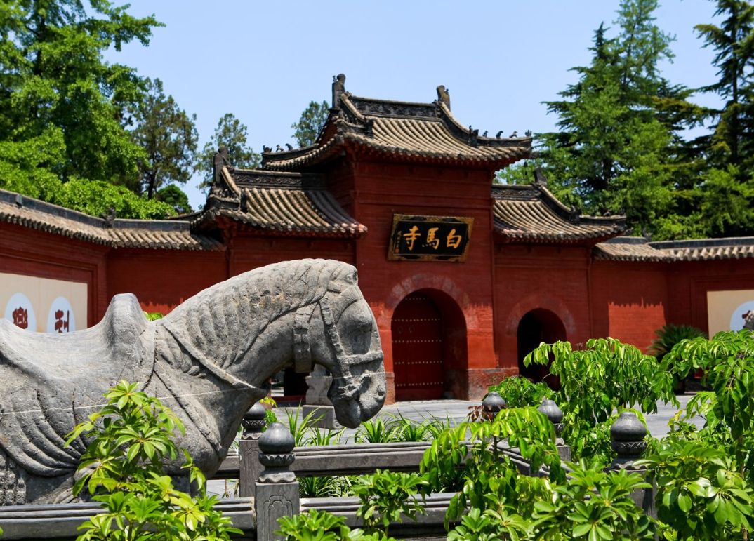 白马寺内的泰国风格佛殿非常的漂亮