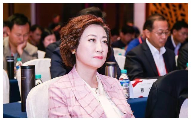 著名主持人刘元元,因公开怼涂磊被网络暴力,后不敢开放评论区