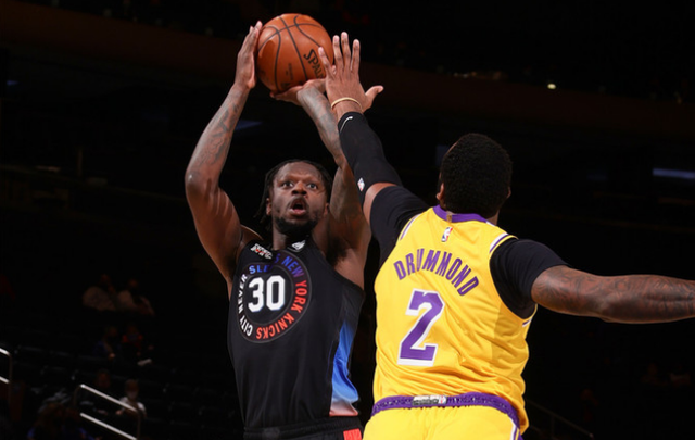 客场15分惨败庄神单臂隔扣詹眉没笑容湖人优势被缩小