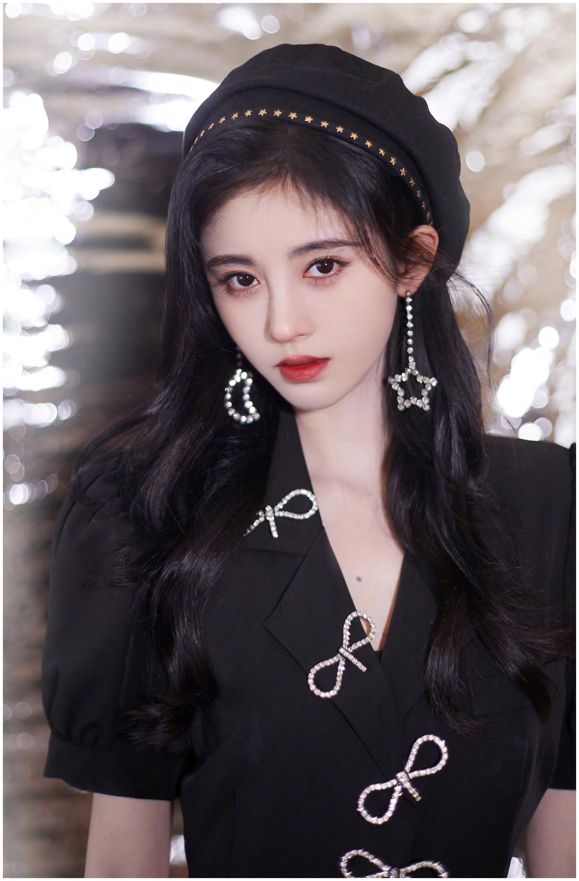 飒飒的鞠婧祎来咯!!!__财经头条