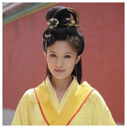 (图:邬倩倩的侄女邬靖靖)周庭伊后来也在《西施秘史》中拿到了一个不