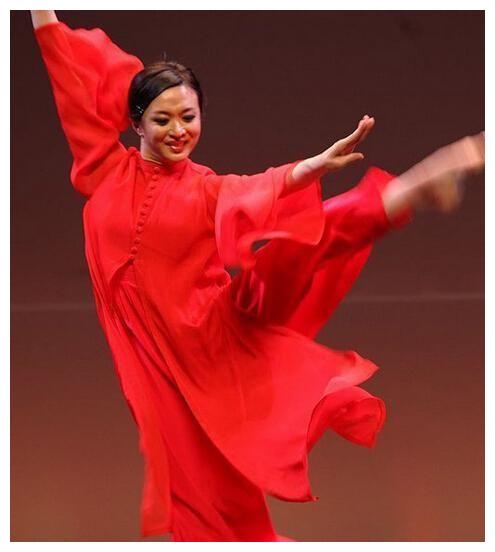 周洁曾说:"我的生命已融入了舞蹈艺术,在舞台上留下了成功,也留下了