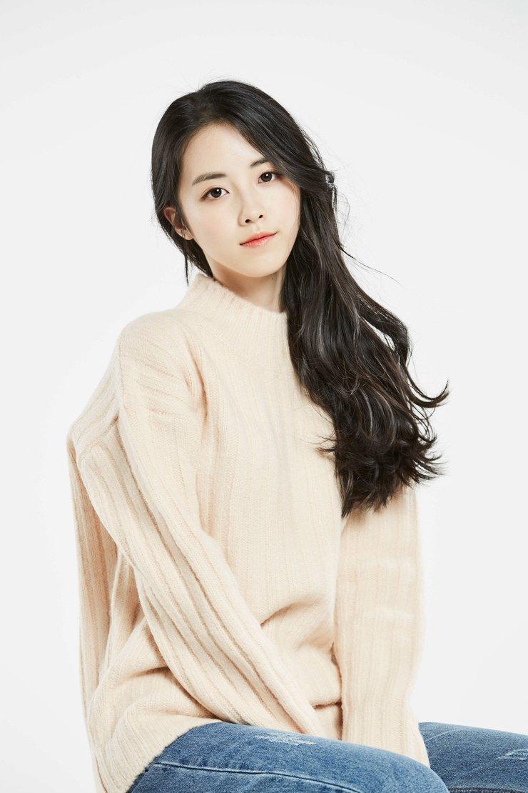 女演员章乐韵,气质温婉靓丽,楚楚动人!__财经头条