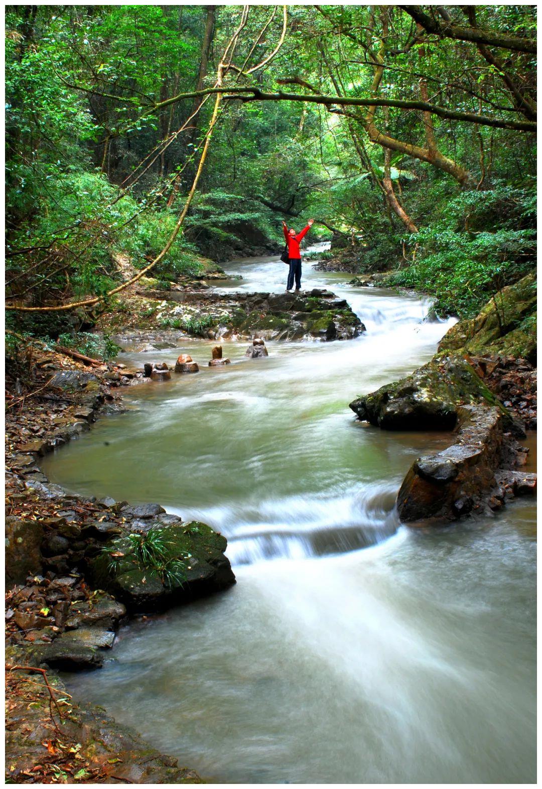 游连平田源肖屋村山水相依传承鱼梁