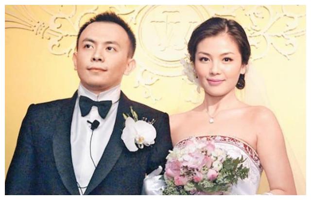 但据《祖玛》演员吕晶晶透露,王珂很贴心,常带小朋友到剧组探班,子女
