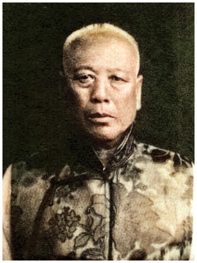 图为清末长春宫的首领太监李成荣,长春宫也是内廷西六宫之一,慈安