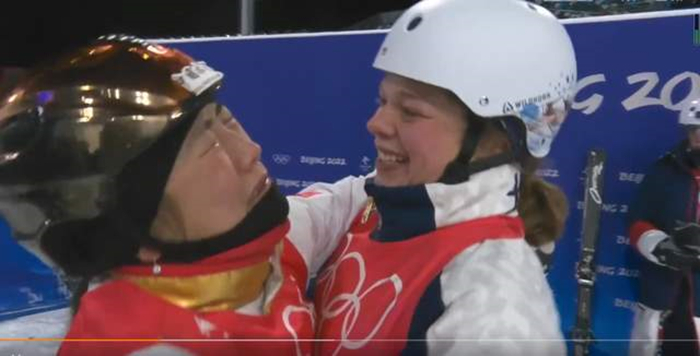 美国名将诠释体育精神，赛后高喊：我为徐梦桃骄傲！<a href=