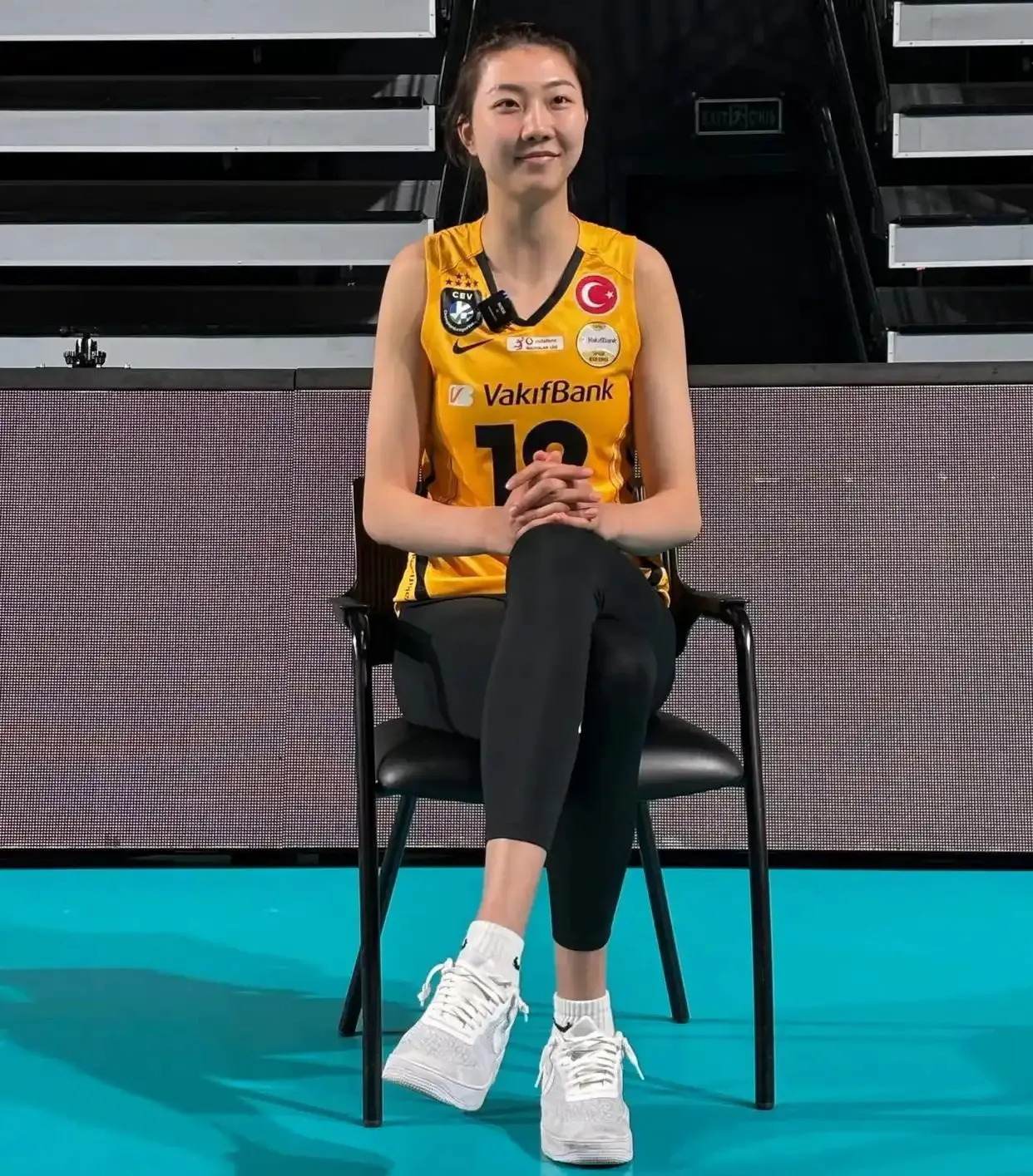 身体条件更出众，高意为何打不出袁心玥的背飞效果？|副攻|女排|赵蕊蕊|扣球|2025年女排世锦赛_新浪新闻