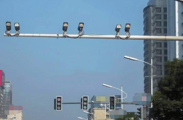 电子眼闪1下是违章吗?这些"暗语"最好记住,别违章了还不知道