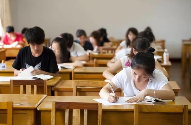 找工作时才明白，“民办本科”和公办专科的差距，幸好当初选对了休闲区蓝鸢梦想 - Www.slyday.coM