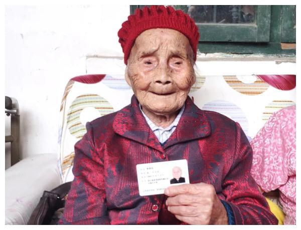 四川最长寿老人过生日啦121岁