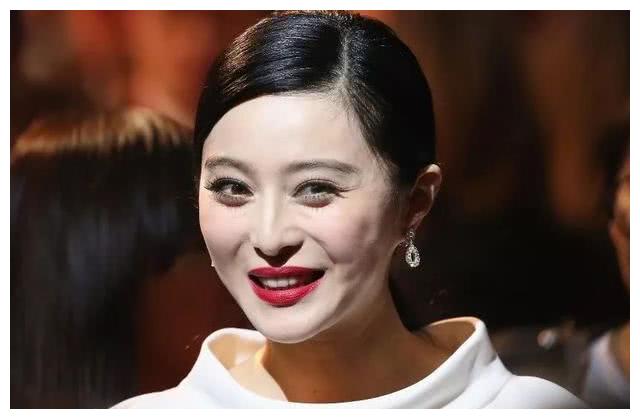 那些离开p图的女星:吴昕眼袋重,杨幂皮肤松弛,刘嘉玲脸僵!