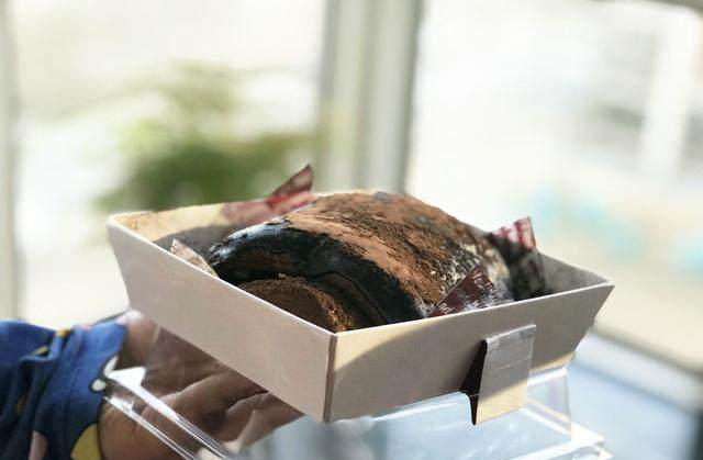 食品也有网红:它脏出了名 13元买一块 有人排队几小时!休闲区蓝鸢梦想 - Www.slyday.coM 食品也有网红:它脏出了名 13元买一块 有人排队几小时!休闲区蓝鸢梦想 - Www.slyday.coM