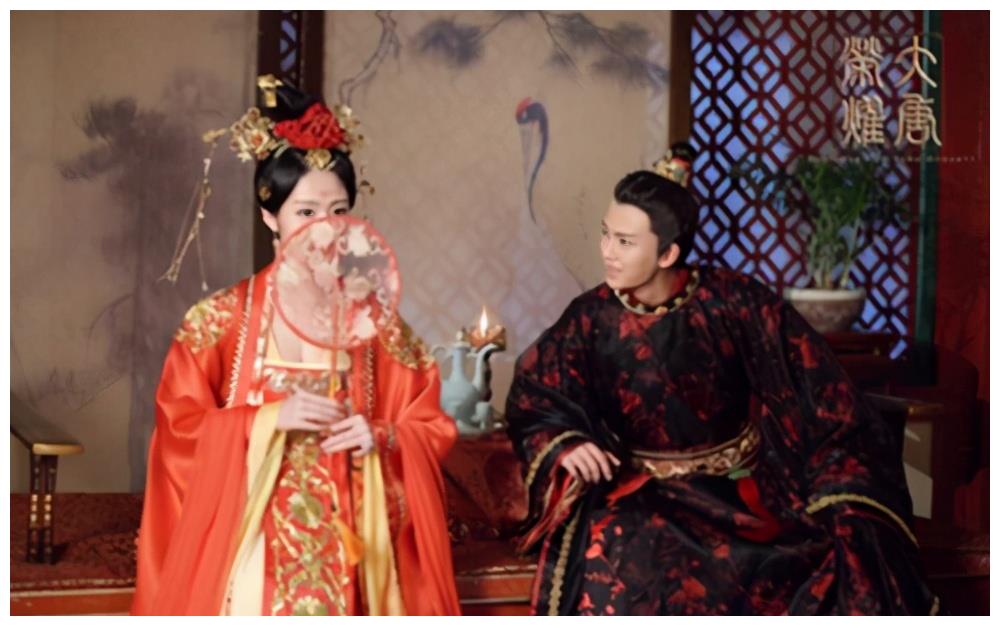 初进王府就这么不安份,李俶觉得有必要给崔彩屏点颜色瞧瞧.