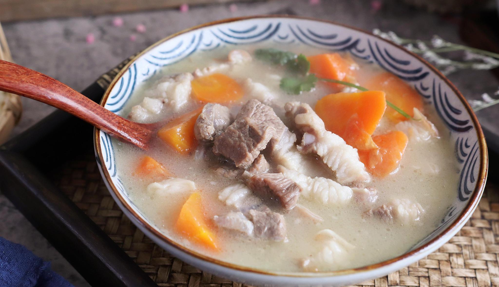 煮羊肉汤老店教的3个窍门汤奶白浓郁膻味小味道鲜香