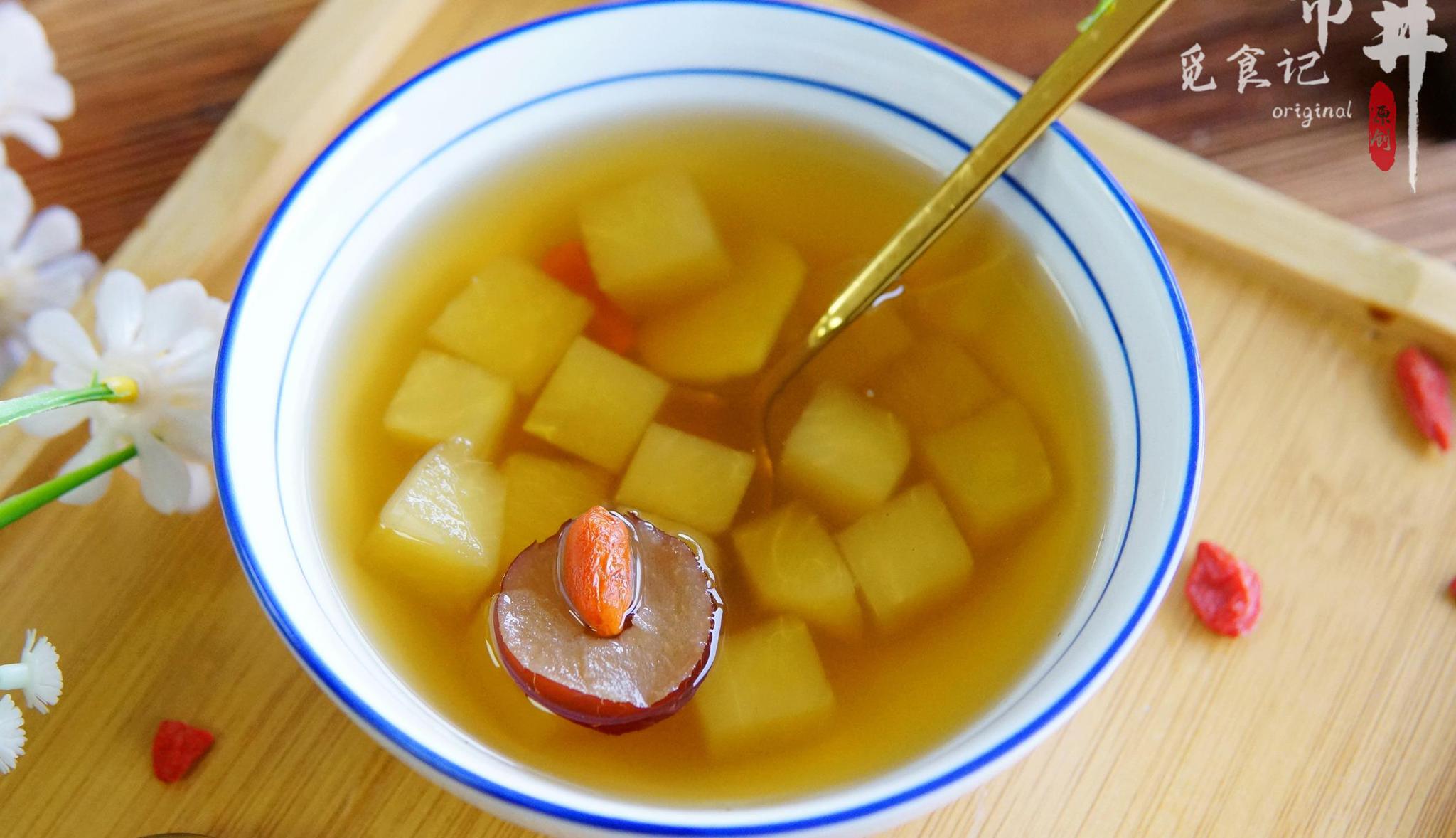 【苹果红枣汤 】想要开胃解腻又刮油,很多朋友都会选择山楂汤,酸辣汤