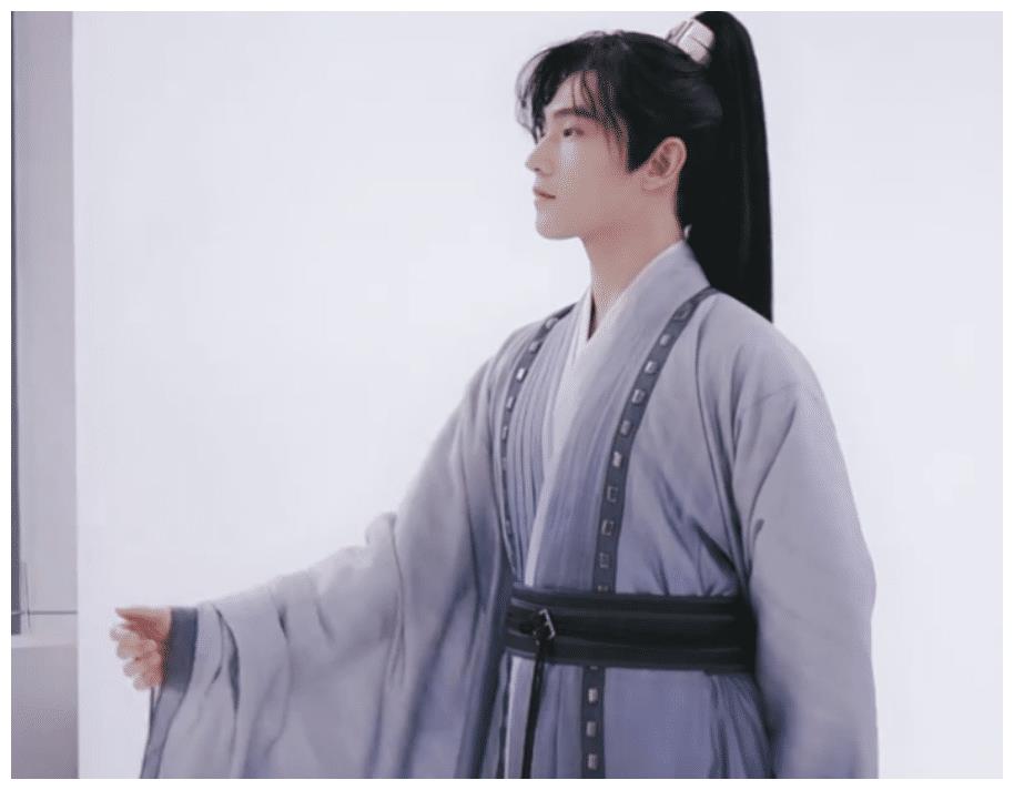 且试天下官宣定妆照杨洋公子范十足但赵露思造型看愣众人